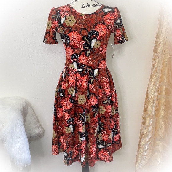 💕NWT Lularoe Amelia Dress with pockets Fit & Flare Red Floral & Paisley Design - Picture 9 of 15